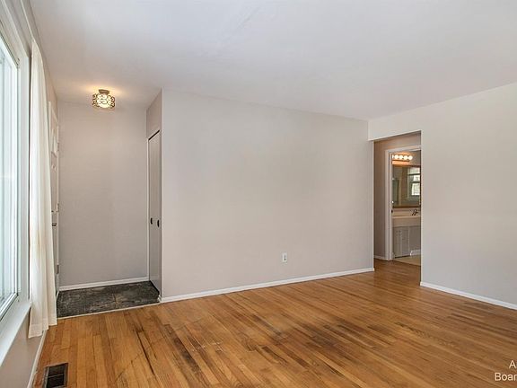 5th image of 8612 Cedar Ct