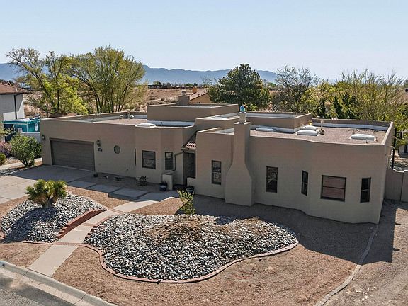 4th image of 734 Fairway Loop SE