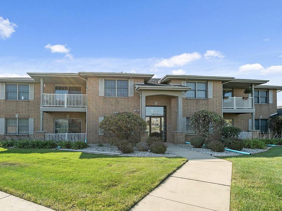 1st image of 9800 Wildwood Ct Unit 2-A