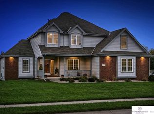 9119 Valley Rd, La Vista, NE 68128