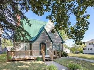 517 1st Ave NE, Oelwein, IA