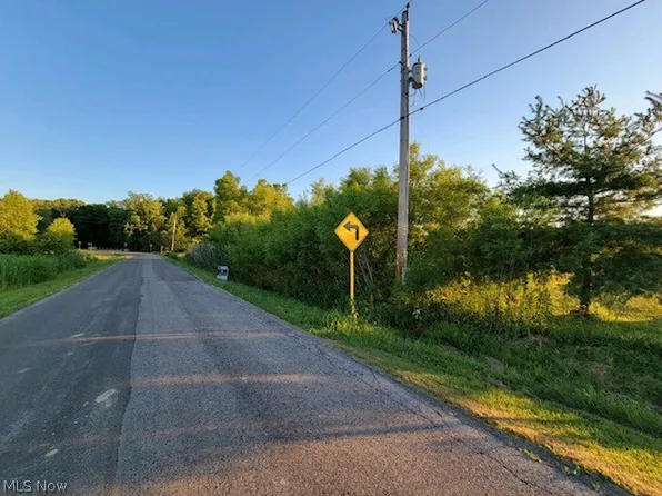 Chamberlain Rd, Grafton, OH 44044