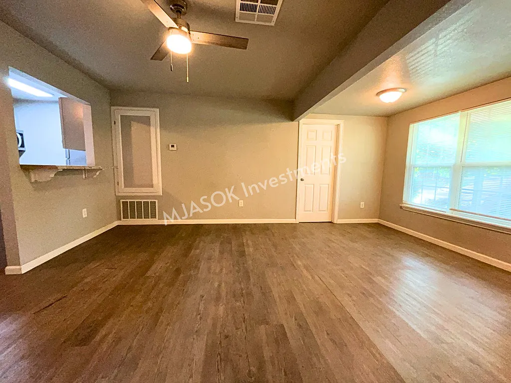 3 bed, 2.0 bath, 1101 sqft, $975 — Photo 4