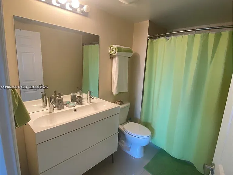 275 NE 18th St #809 — Photo 27
