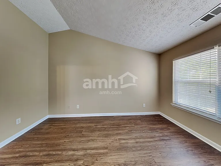 1394 Ivey Pointe Dr — Photo 10