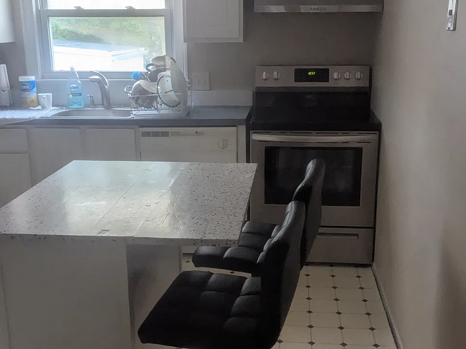 14 Farnham Ave #5