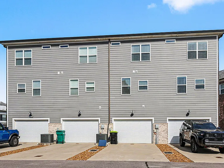624 Thetford Aly — Photo 16