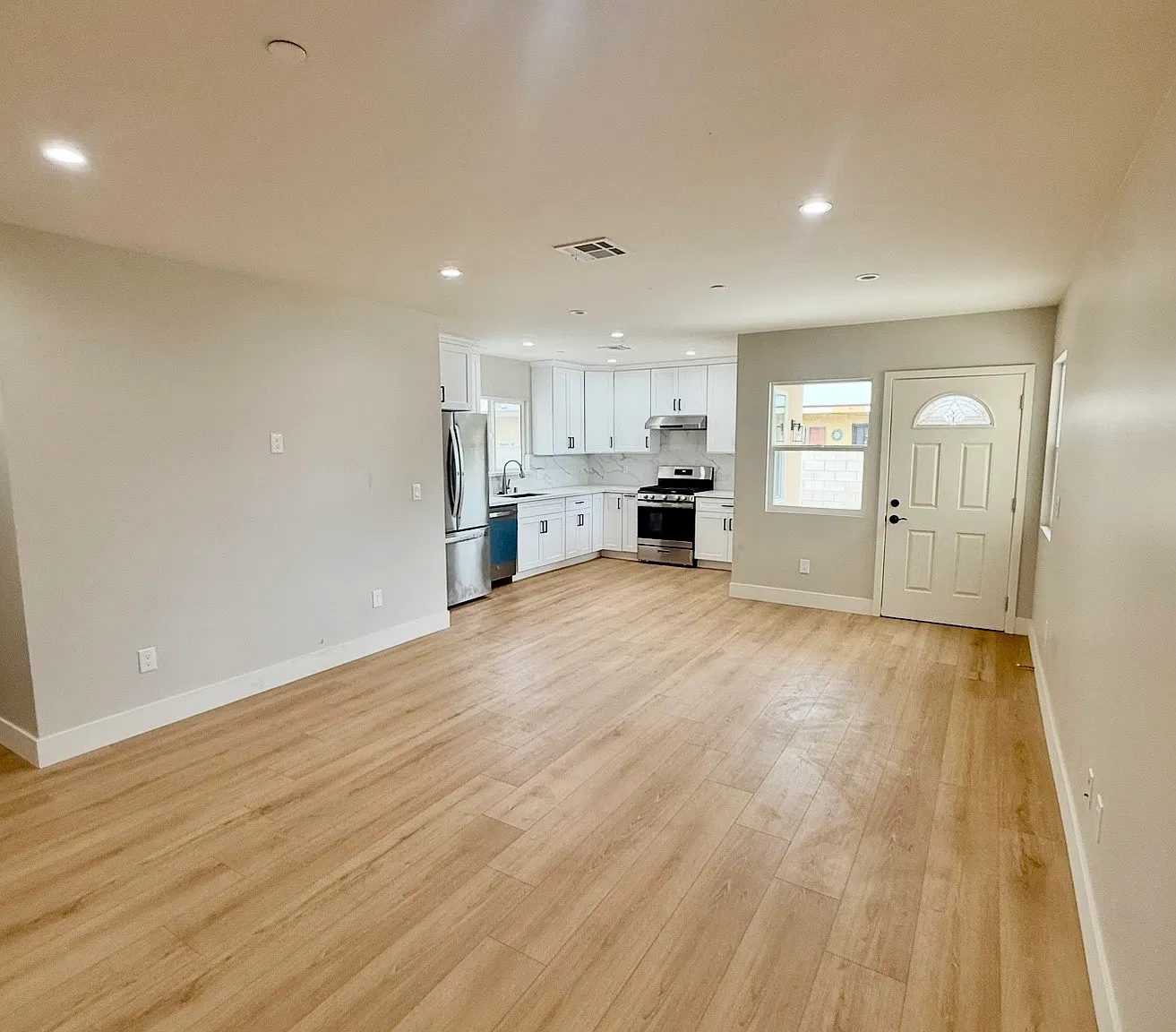 4 bed, 1258 sqft, $3,400 — Photo 2