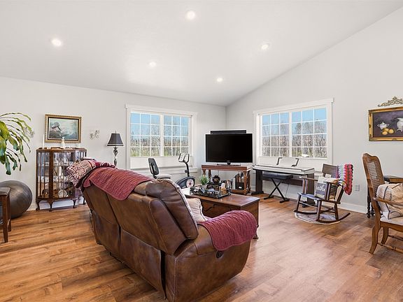 5th image of 17919 W Lakeview Dr