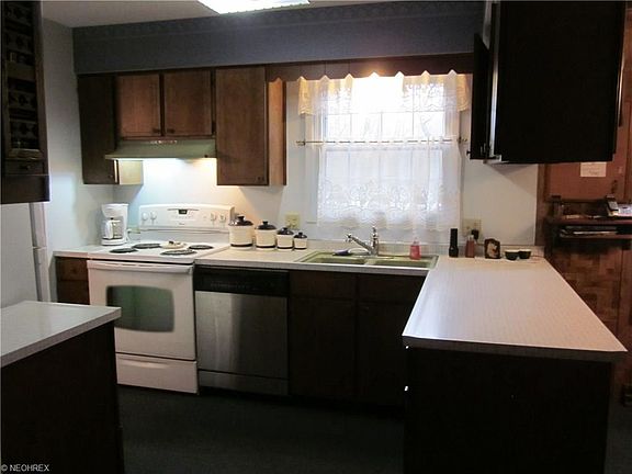 4th image of 780 Woodside Ave