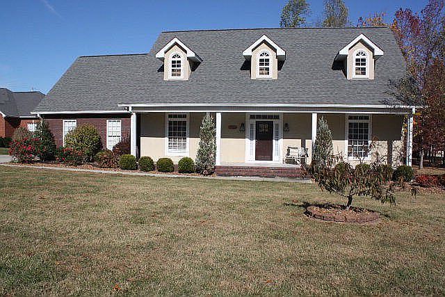 1st image of 381 Avey Cir