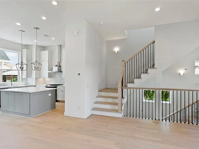 4621 Maxie St — Photo 1