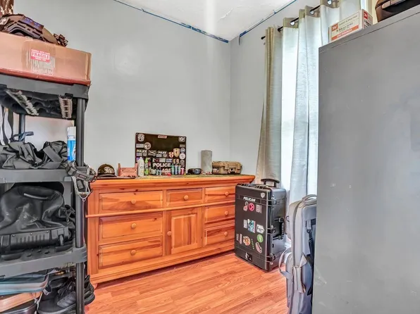 699 Elm Street image 22 of 39