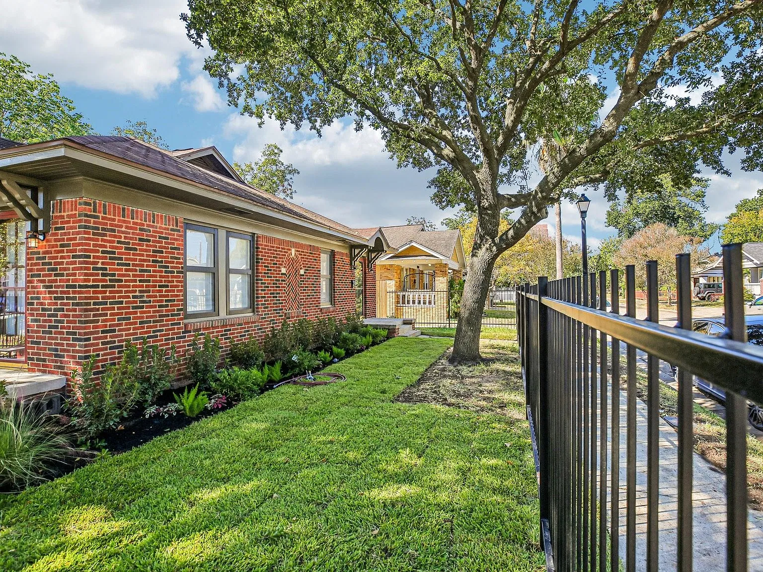 1 bed, 1.0 bath, 708 sqft, $1,875 — Photo 2