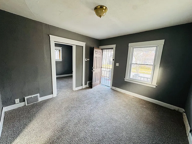 2816 E 125 ST — Photo 7