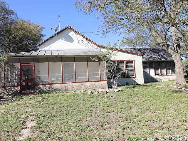8811 FM 471 N — Photo 5