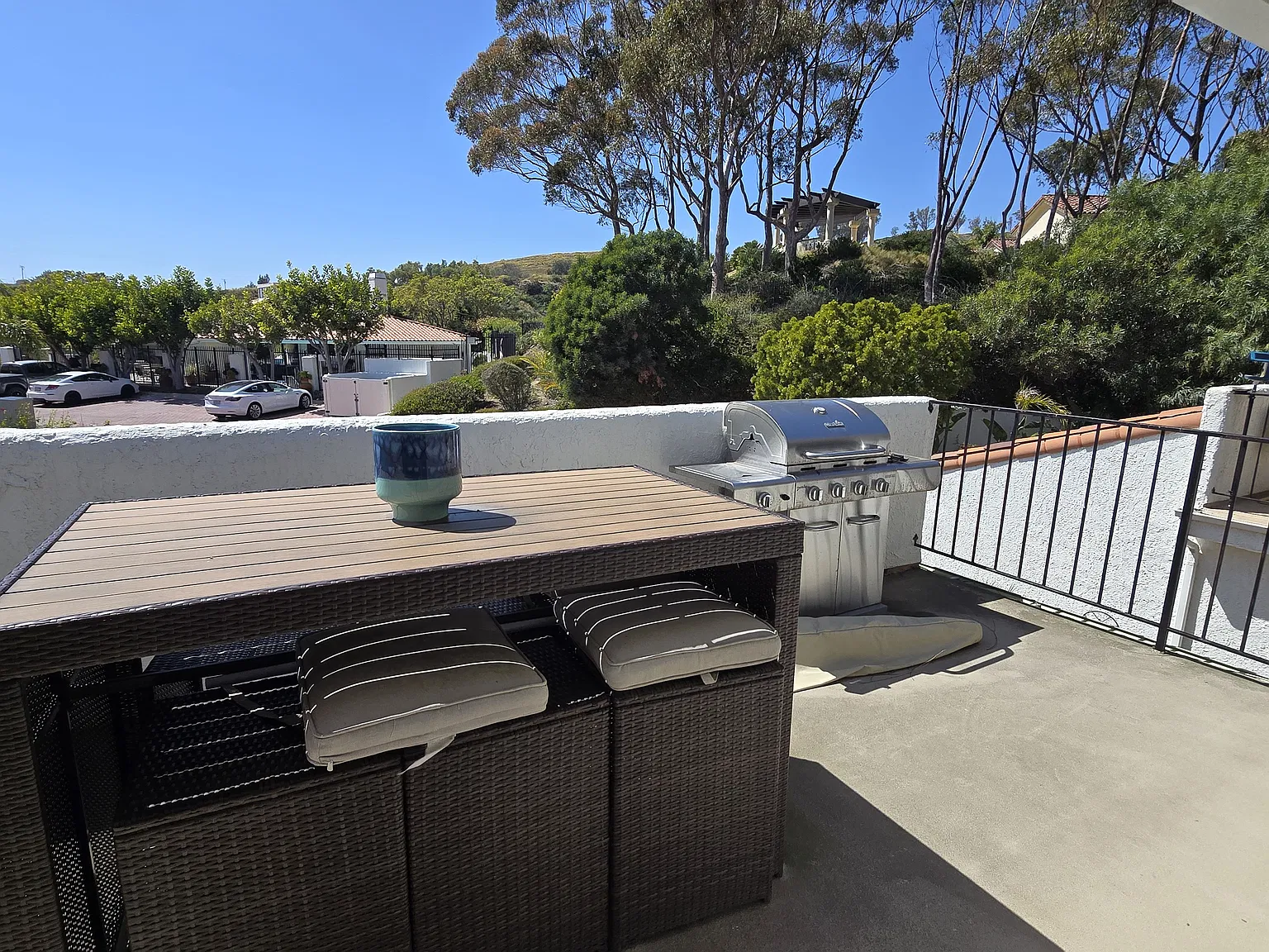 2 bed, 2.5 bath, 2556 sqft, $7,200 — Photo 3