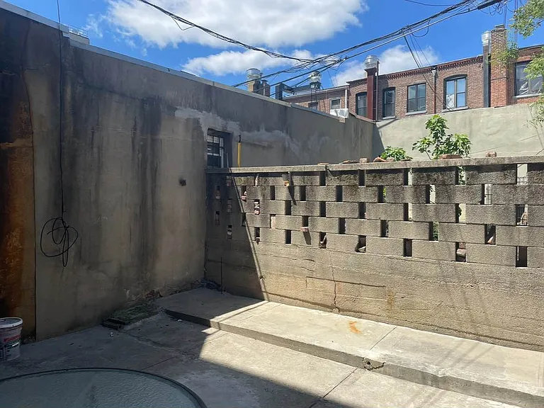 233 Maujer St #1 — Photo 5