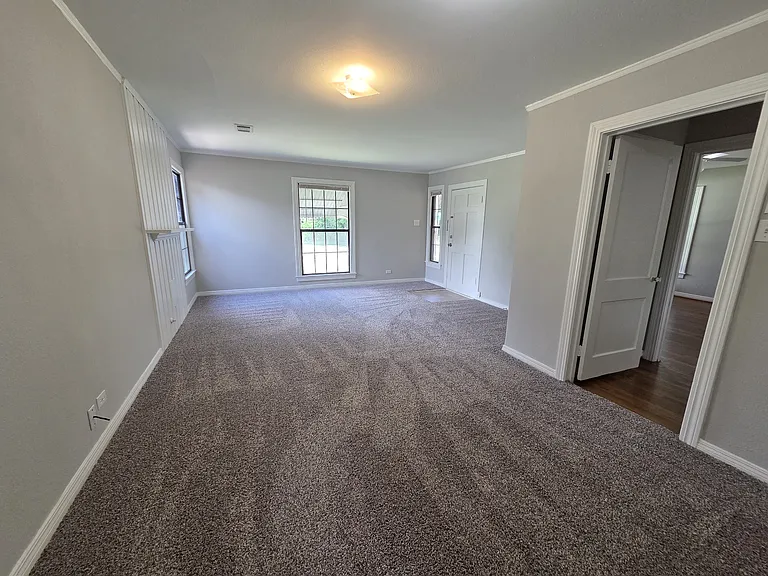 1309 Shady Ln — Photo 6