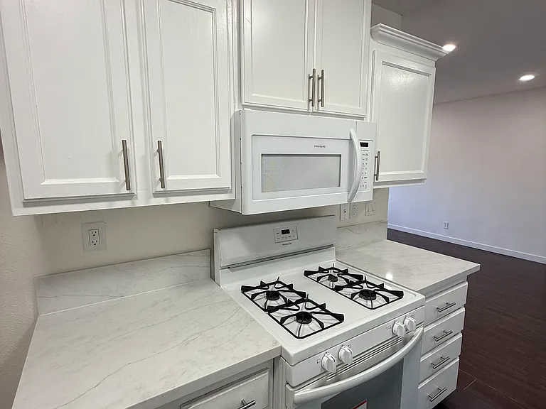 4815 Kester Ave #7 — Photo 4