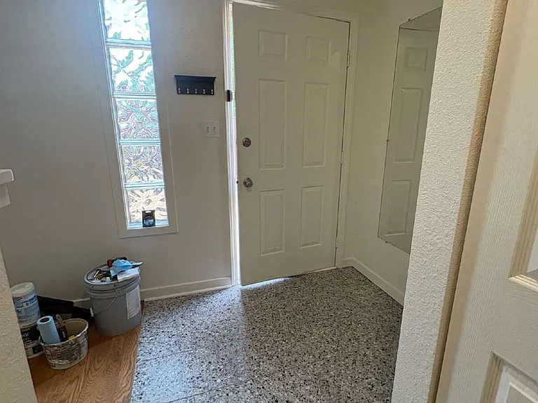 694 Echo Ln — Photo 5
