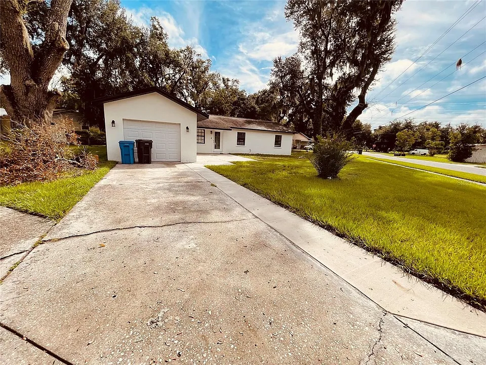 3210 Laurel Ln