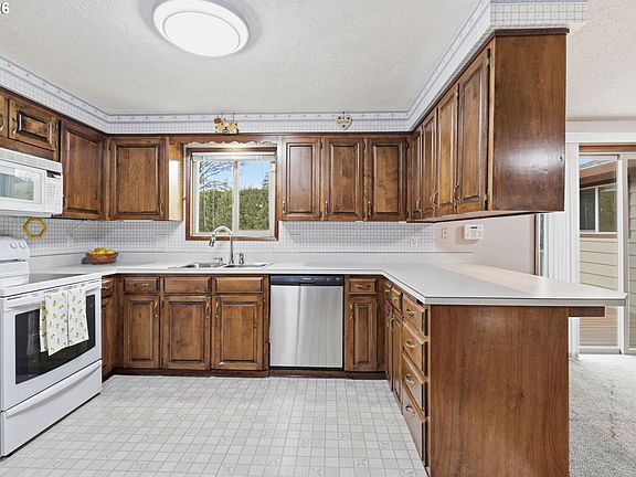 4th image of 1145 NW Sunnywood Ct