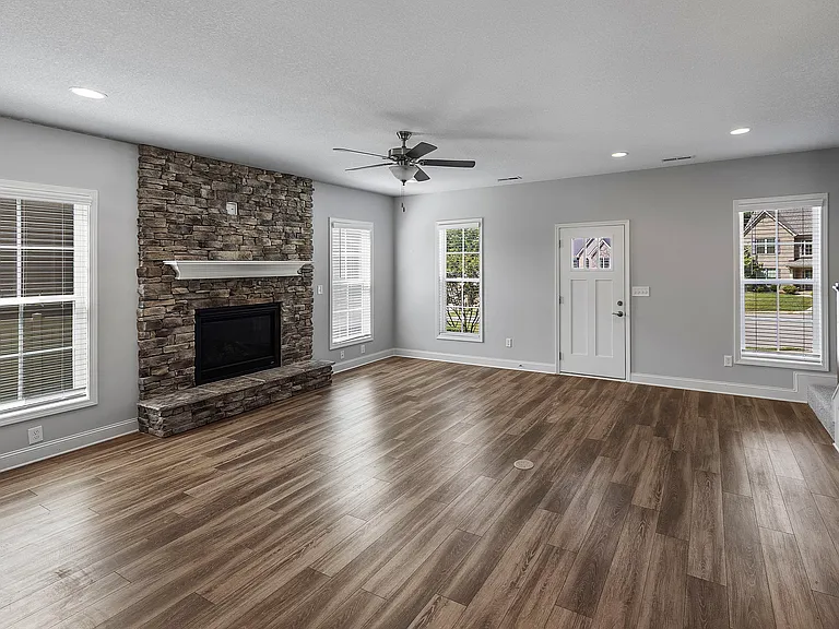 2107 Kangaroo Ln — Photo 7