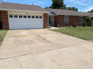 705 SW 27th St, Moore, OK 73160