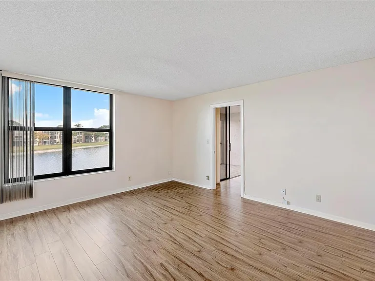 6519 Coral Lake Dr #207 — Photo 8