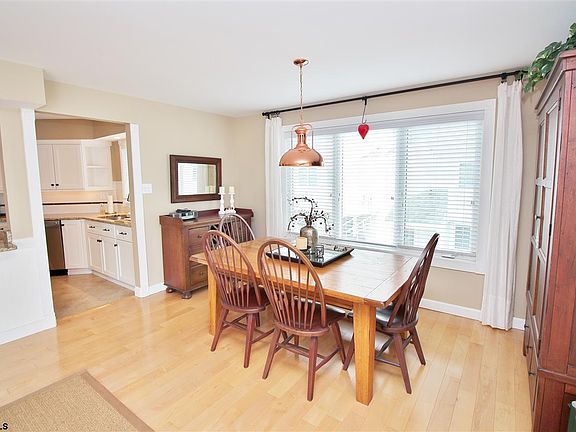 4th image of 1128 Bay Ave APT 16