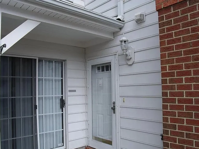 209 Amersham Dr #G — Photo 7
