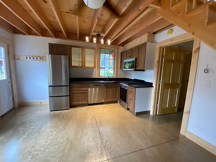 52 Main St #10 — Photo 11