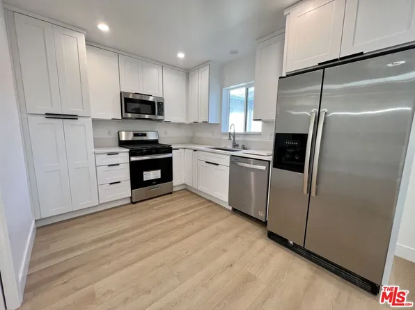 8217 Barnsley Ave, Los Angeles, CA 90045