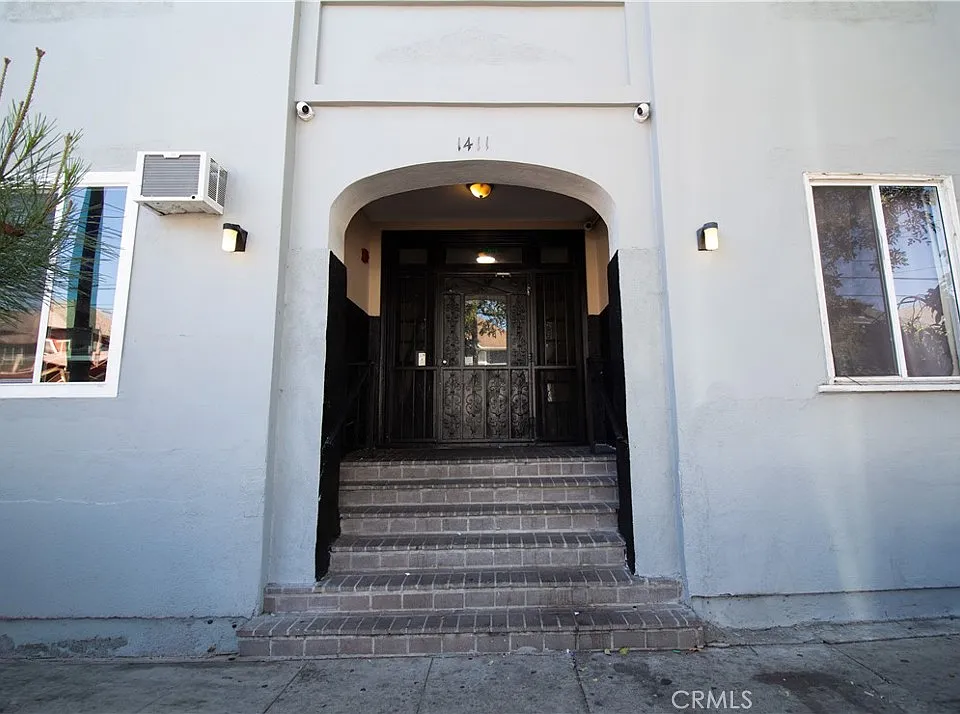 1411 S Burlington Ave #4