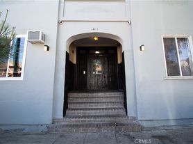1411 S Burlington Ave