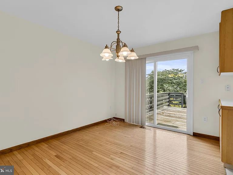 606 Northcliffe Dr — Photo 7