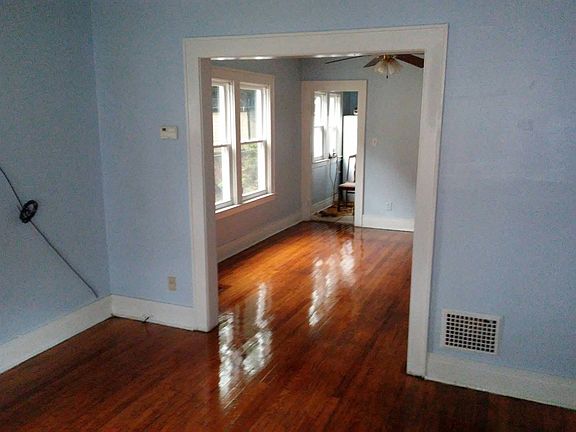 3rd image of 129 Hope Ave