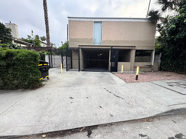 4238 Mary Ellen Ave — Photo 1