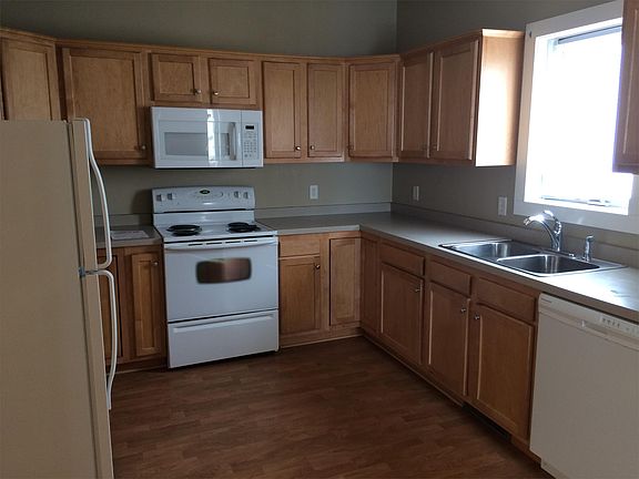 3rd image of 424 Pine Ave