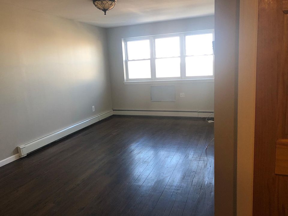 2nd image of 3940 E Tremont Ave #3