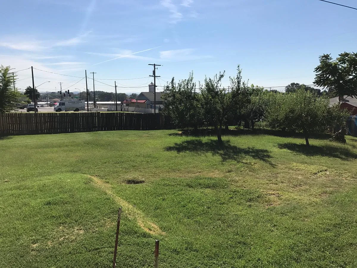 1200 Heffron St photo 1