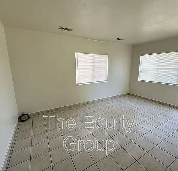 324 S Crespi Ave — Photo 3