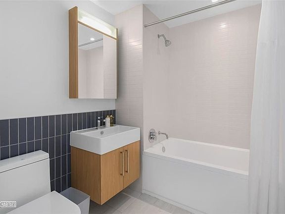5th image of 415 Red Hook Ln APT 11C