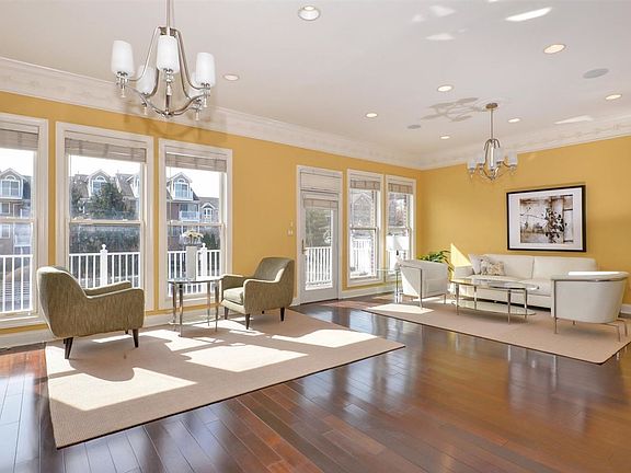 5th image of 510 Harbor Pl