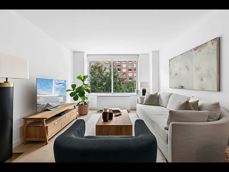 212 Warren St #4R — Photo 4