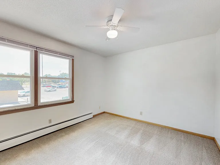 Plaza Manor — Photo 21