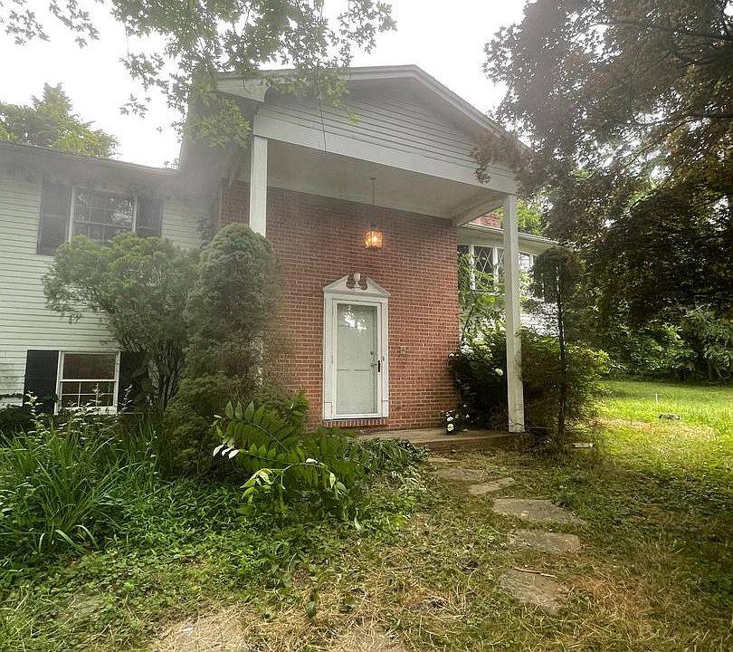 1st image of 2300 Edwards Ln
