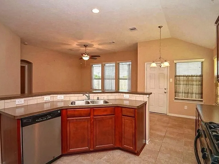 1707 Stieler Dr — Photo 5