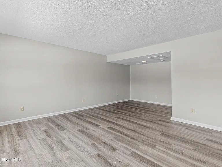 526 Myrtlewood Cir — Photo 4